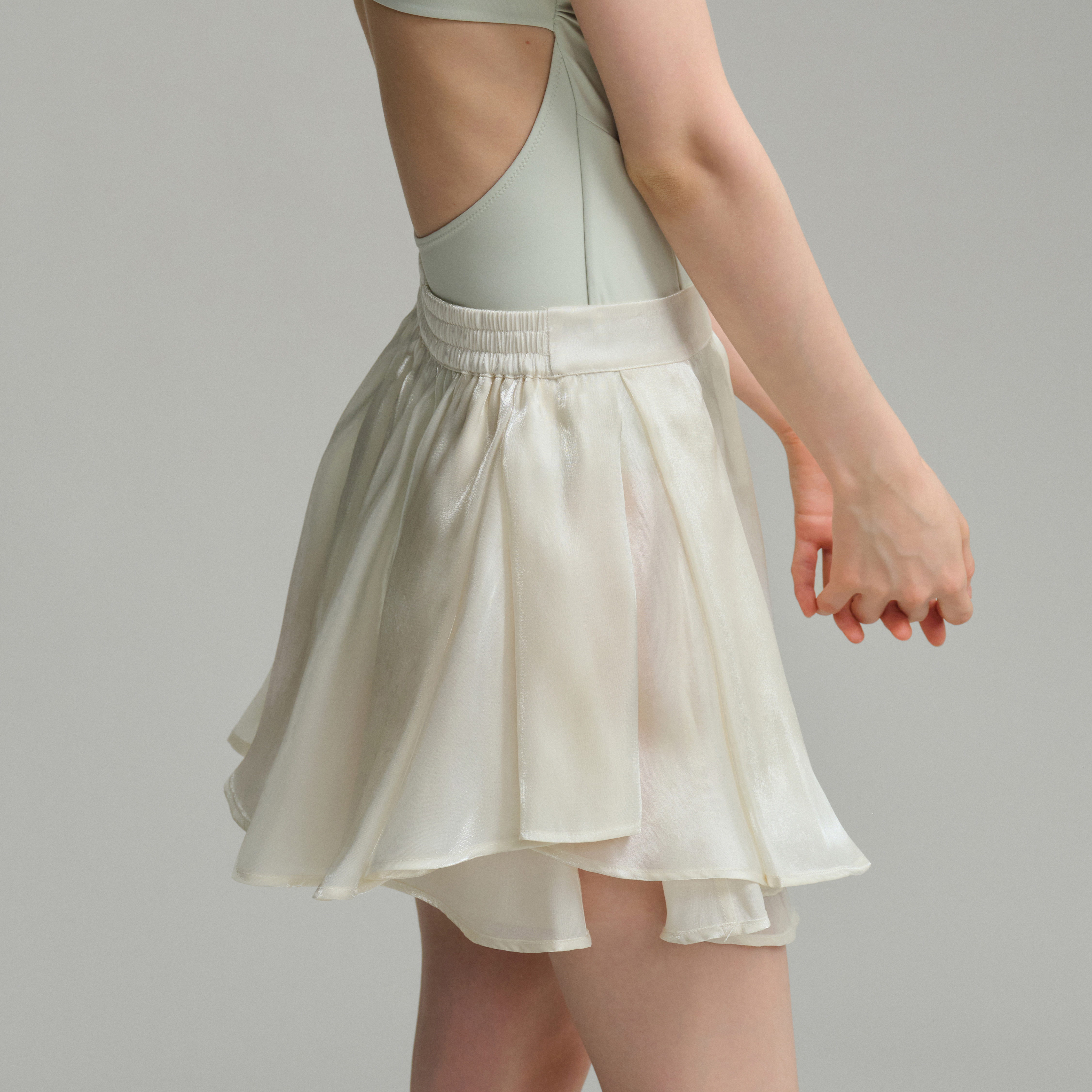 Qran Ballet 하늘하늘 레이어드 가볍고 풍성한 펄 미니 스커트