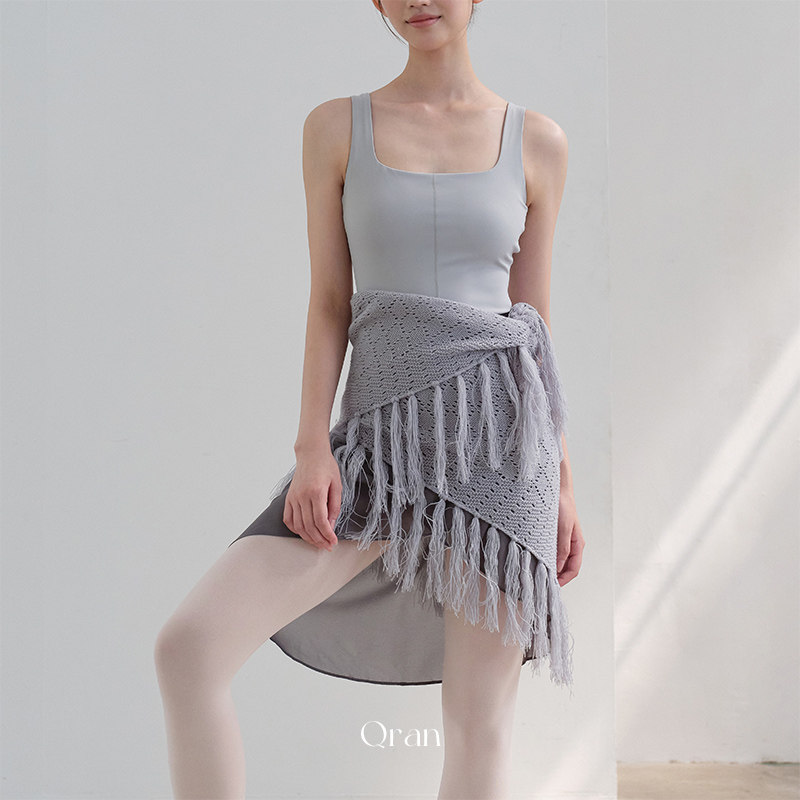 Qran 발레복 삼각 스커트 숄 테슬 니트 워머
